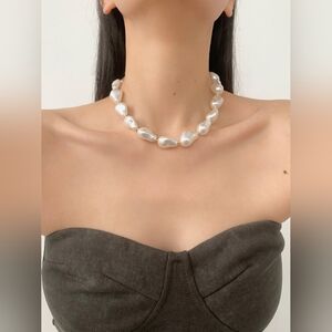 Commense Pearl Effect Resin Necklace